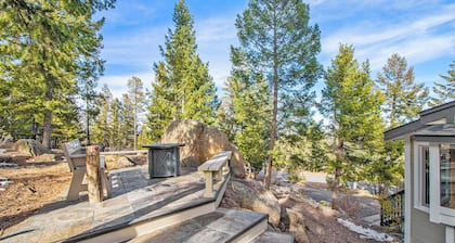 Red Rocks Retreat ~ Hot Tub, Game Room, Serenity