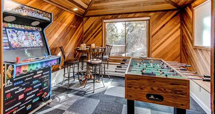 Red Rocks Retreat ~ Hot Tub, Game Room, Serenity