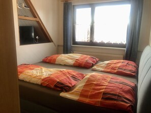1 bedroom, free WiFi, bed sheets - An der Wiese 1 für 2 Gäste Inkl. Bettw., Wlan, Südbalkon und Parkplatz am Haus (Prerow)