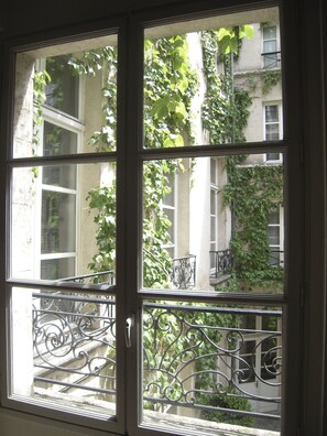 Interior - QUIET NEST FOR LOVERS IN THE HEART OF PARIS! (Paris)