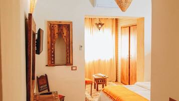 8 slaapkamers, een strijkplank/strijkijzer, wifi, beddengoed