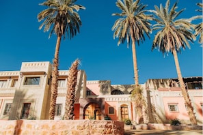 Exterior - Is a haven on earth in the heart of the oasis around a thousand palm trees... (Dgueche)