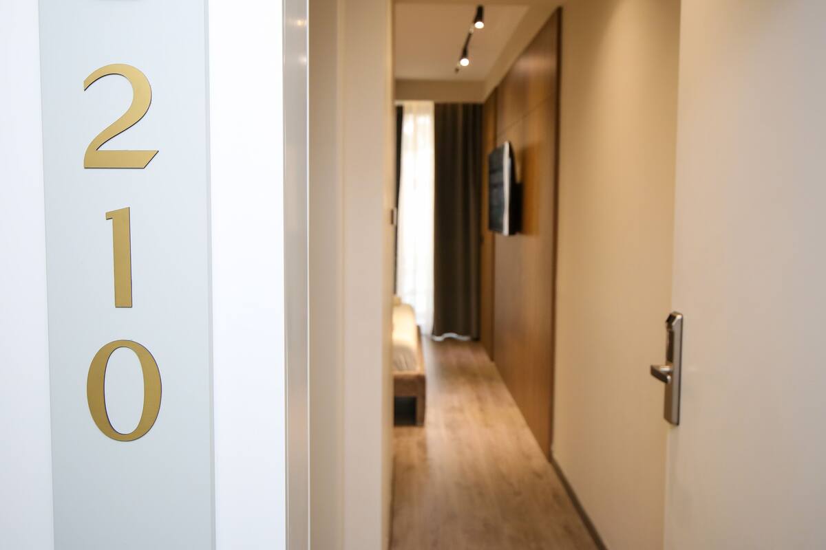 Ropa de cama hipoalergénica y minibar