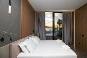 华丽双人房, 按摩浴缸, 海景 | 防过敏的被褥、迷你吧、客房内保险箱、办公桌