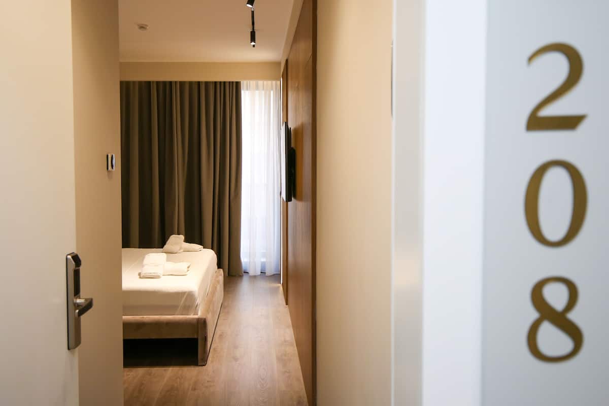 Ropa de cama hipoalergénica y minibar