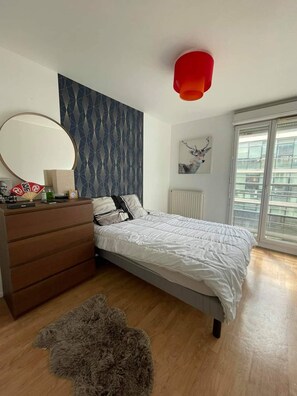2 bedrooms, iron/ironing board, WiFi, bed sheets - Elégant, Spacieux & Cosy- Paris à Porte - Au Pied du Metro 14 (Saint-Ouen-sur-Seine)