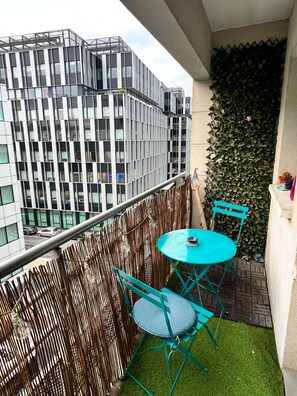 Outdoor dining - Elégant, Spacieux & Cosy- Paris à Porte - Au Pied du Metro 14 (Saint-Ouen-sur-Seine)