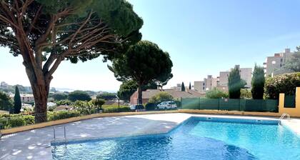 Joli Mazet Avec Piscine et Magnifique vue mer à 10min Plage et Port à Pied