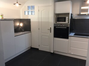 Fridge, microwave, oven, stovetop - Celired House (Deuil-la-Barre)