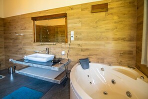 Elegant Double Suite | Bathroom | Shower, towels - Grand Argyle Resort & Villas (Hatton)