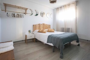 3 bedrooms, iron/ironing board, travel crib, WiFi - Nuevo! Acogedor Apartamento con Vistas al Pilar y Garaje (Zaragoza)