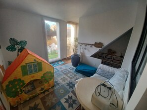 4 bedrooms, WiFi, bed sheets