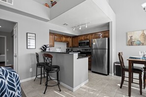 Fridge, microwave, oven, stovetop - Hawk Ridge Retreat by Mesquite Vacation Rentals near Wolf Creek Golf Course with $510 in free daily activities (Mesquite)