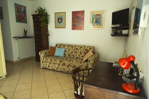 TV, ping pong, books, stereo - Tiziana House with large patio, private pool and reserved parking. (Albenga)