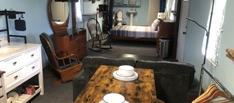 Quiet Cabin with Owa theme park, shopping, dining and the beach minutes away.