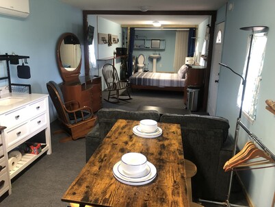 Quiet Cabin with Owa theme park, shopping, dining and the beach minutes away.