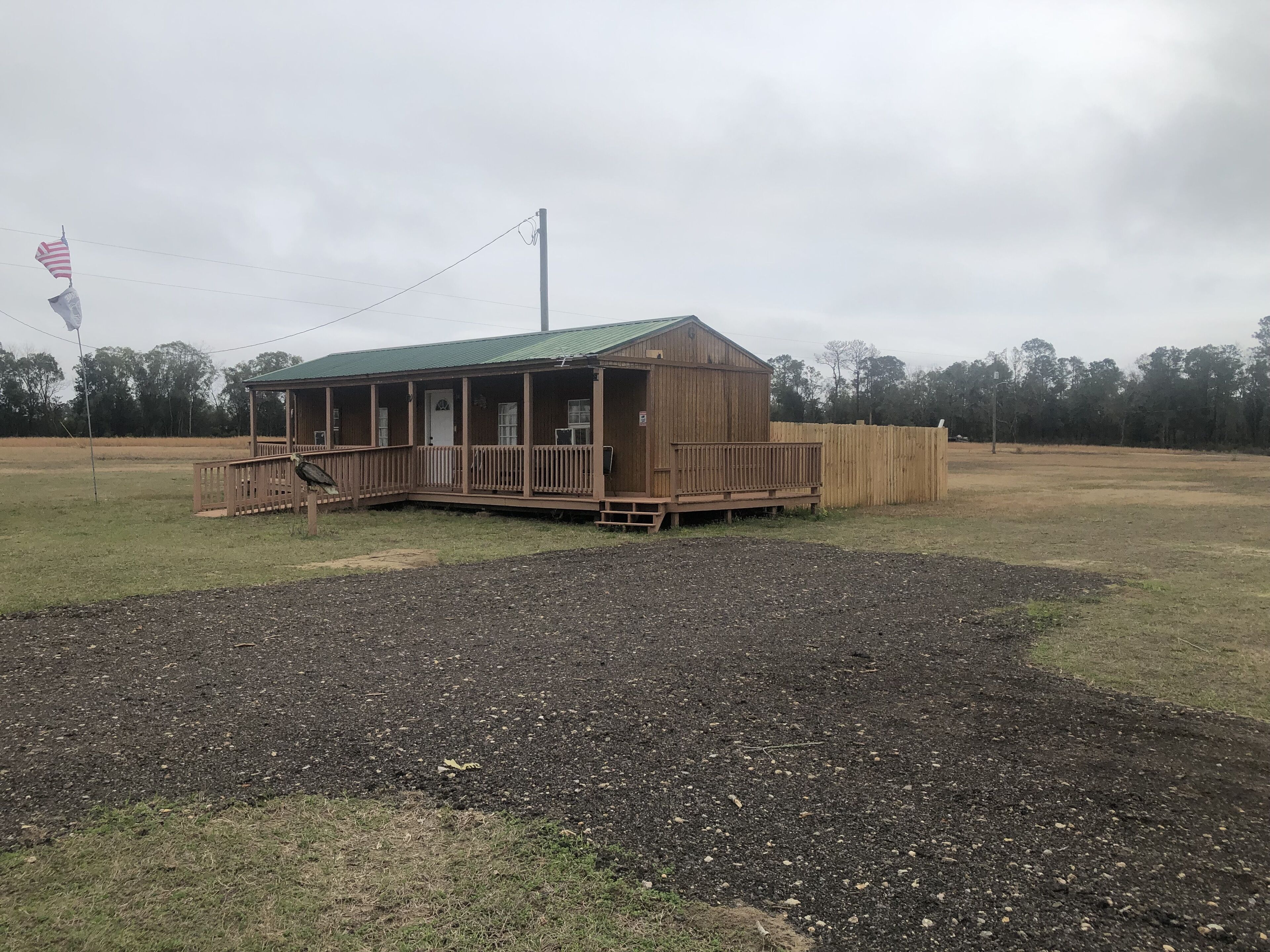 Quiet Cabin with Owa theme park, shopping, dining and the beach minutes away. 