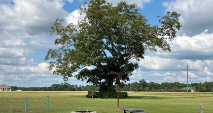 Quiet Cabin with Owa theme park, shopping, dining and the beach minutes away.