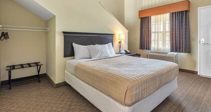Iroquois Suite at Kelley's Island Venture Resort
