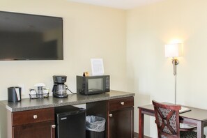 Interior - Iroquois Suite at Kelley's Island Venture Resort (Kelleys Island)