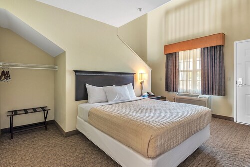 Iroquois Suite at Kelley's Island Venture Resort