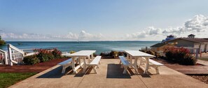 Outdoor dining - Glacier Suite at Kelley's Island Venture Resort (Kelleys Island)