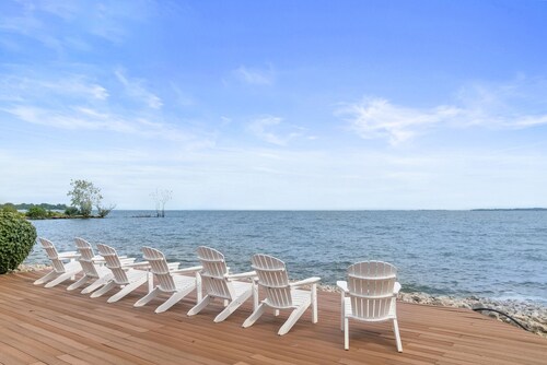 Glacier Suite at Kelley's Island Venture Resort