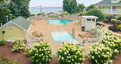 Glacier Suite at Kelley's Island Venture Resort