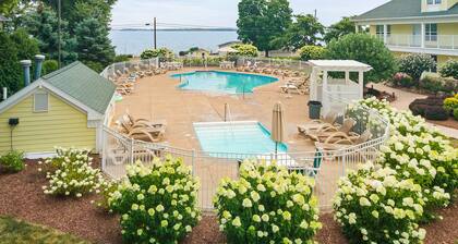 ADA Glacier Suite at Kelley's Island Venture Resort