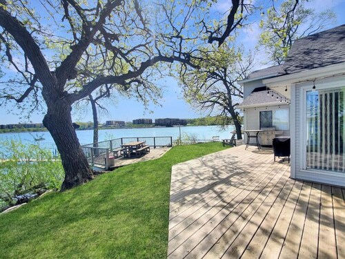 The Lakeside Lookout on East Lake`s Gingles Point