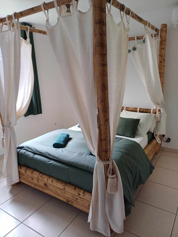 3 bedrooms, iron/ironing board, travel cot, free WiFi