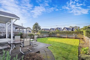 Outdoor dining - Holiday House - New Listing! (Cannon Beach)
