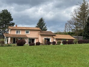 Exterior - My country house with private pool. (Montseveroux)