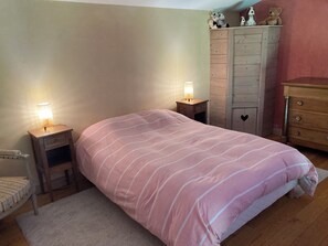 3 bedrooms, WiFi, bed sheets