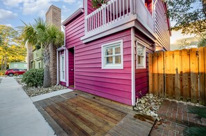 Property grounds - Private Family Friendly home just a few blocks from Beach:Hot Tub, Grill, Golf (North Myrtle Beach)