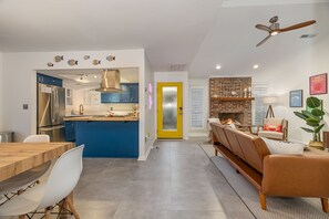 Interior - Private Family Friendly home just a few blocks from Beach:Hot Tub, Grill, Golf (North Myrtle Beach)