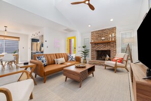 Smart TV, books - Private Family Friendly home just a few blocks from Beach:Hot Tub, Grill, Golf (North Myrtle Beach)