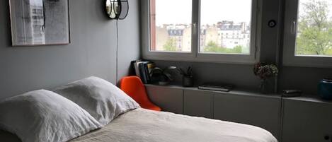 1 slaapkamer, een strijkplank/strijkijzer, wifi, beddengoed