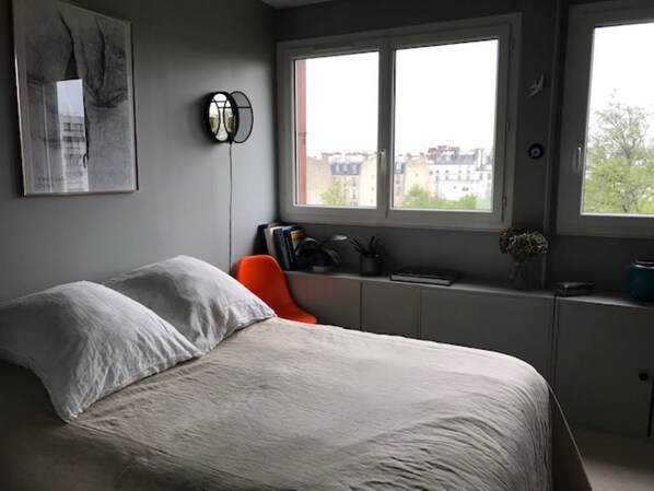 1 slaapkamer, een strijkplank/strijkijzer, wifi, beddengoed