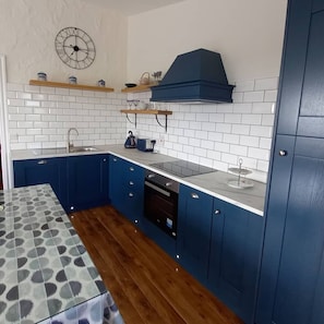 Microonde, forno, piano cottura, lavastoviglie