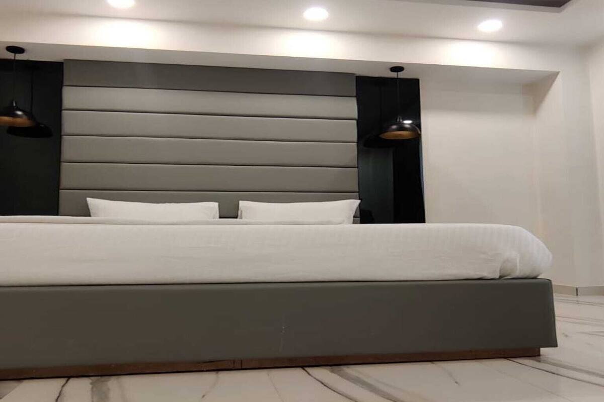 1 Schlafzimmer, hochwertige Bettwaren, Betten mit Memory-Foam-Matratzen
