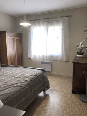 1 bedroom, free WiFi, bed sheets - Petite Maison en Provence (Arles)