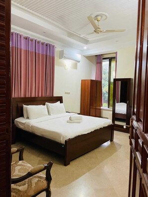 7 chambres, fer et planche à repasser, Wi-Fi gratuit, draps fournis