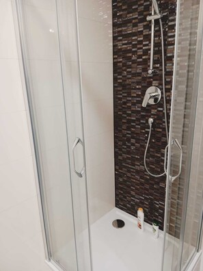 Toallas, jabón, papel higiénico