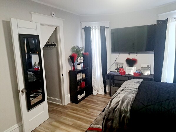 Iron/ironing board, WiFi, bed sheets