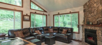 Serene Retreat in SW Holmes County, OH - Nature-Lover's Paradise - Dog-Friendly!