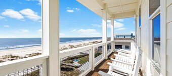 Golden Hour: Massive Beachfront Home- Priv. Pool, Pet Friendly, Sleeps 24!