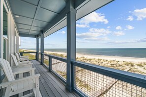 Property grounds - Idyll Tides: Stunning 6 BR - Pet Friendly, Priv. Pool, Beachfront, Sleeps 24! (Indian Pass)