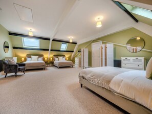 5 bedrooms, free WiFi, bed sheets - 5 bedroom accommodation in Seascale (Seascale)