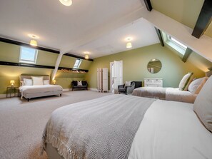 5 bedrooms, free WiFi, bed sheets